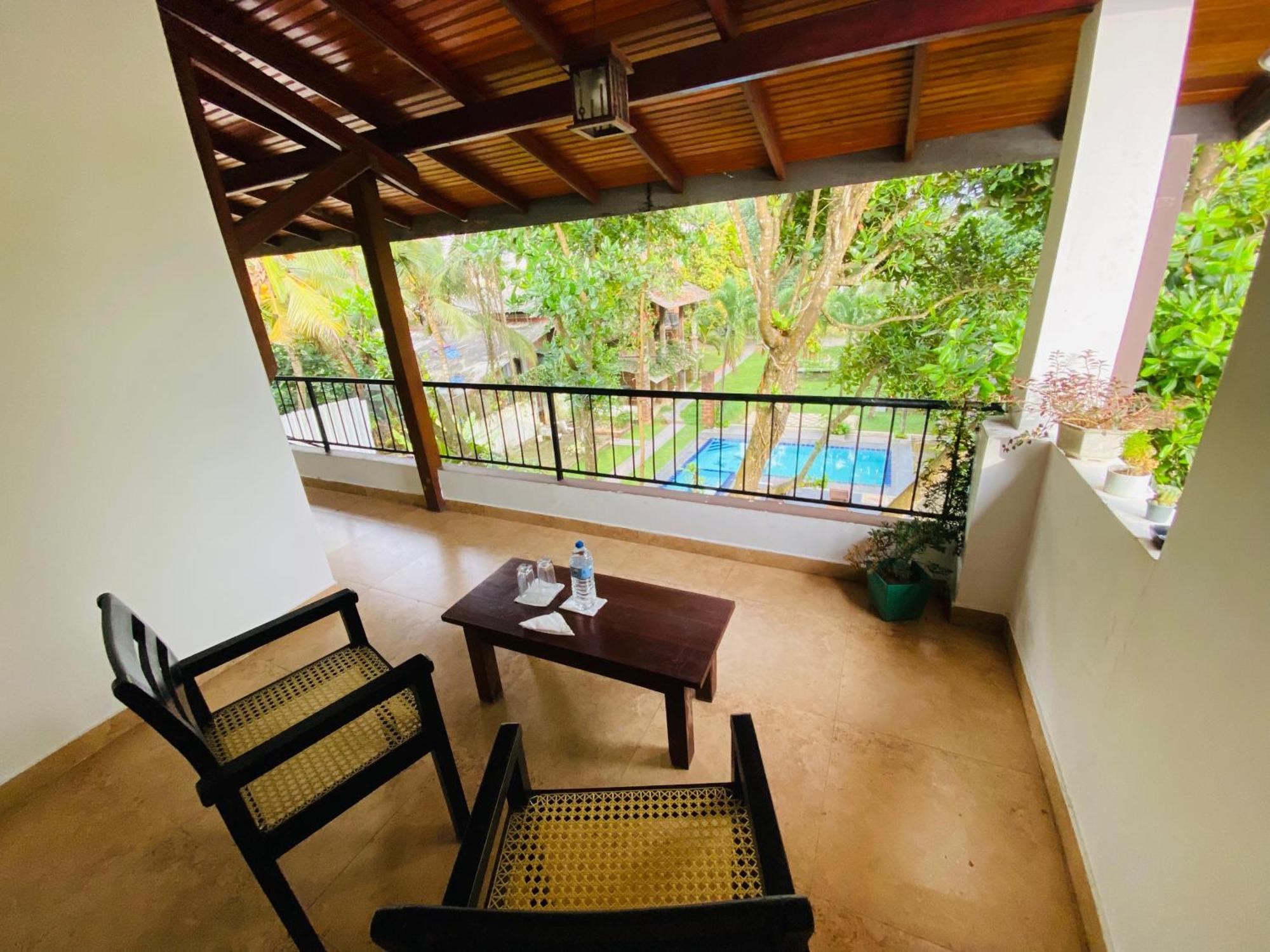 The Shade Brothers Hotel Katunayaka Exterior photo
