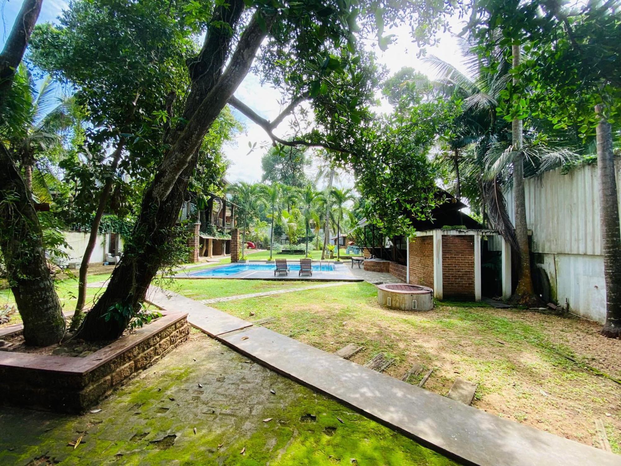 The Shade Brothers Hotel Katunayaka Exterior photo