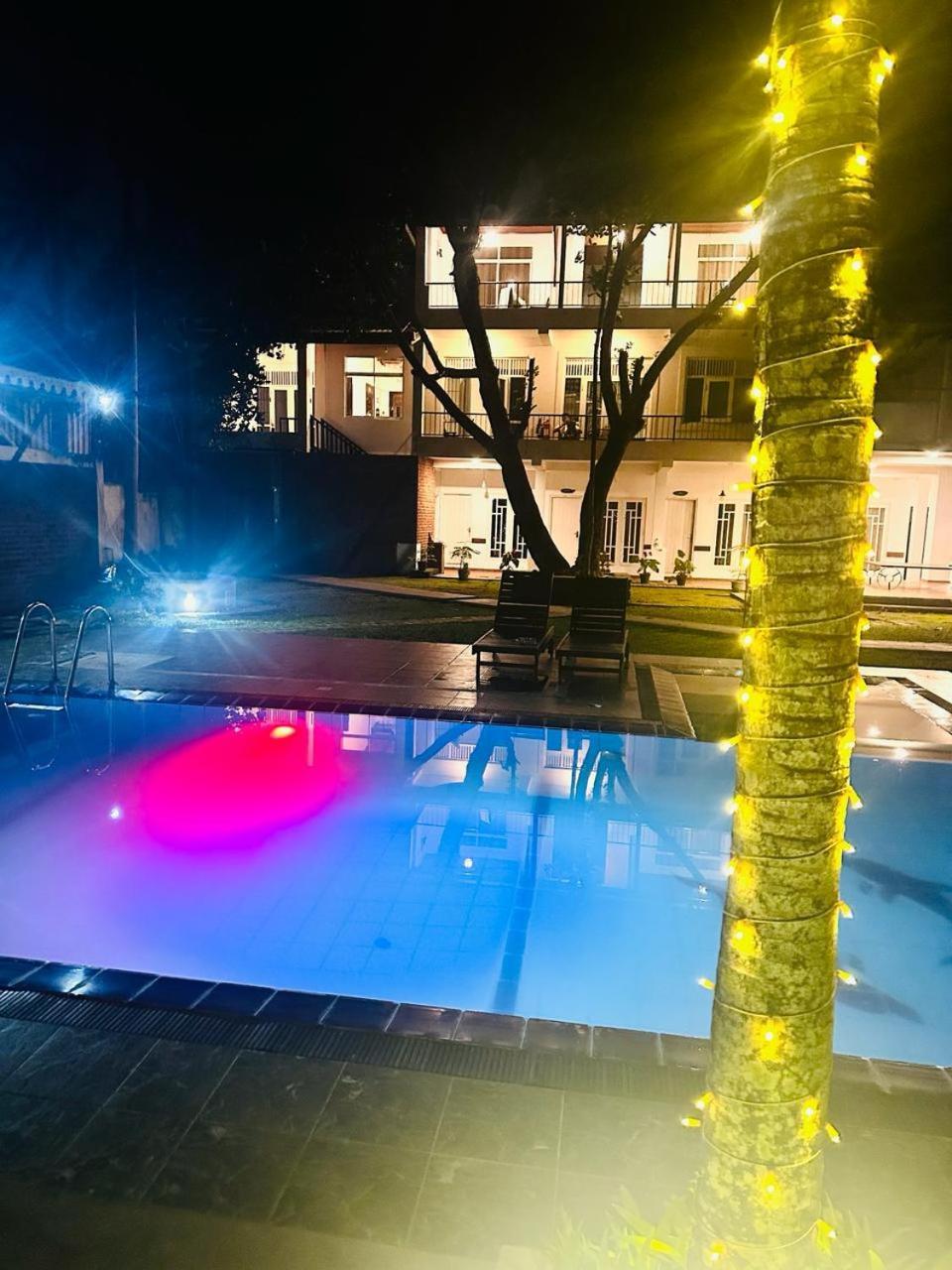 The Shade Brothers Hotel Katunayaka Exterior photo